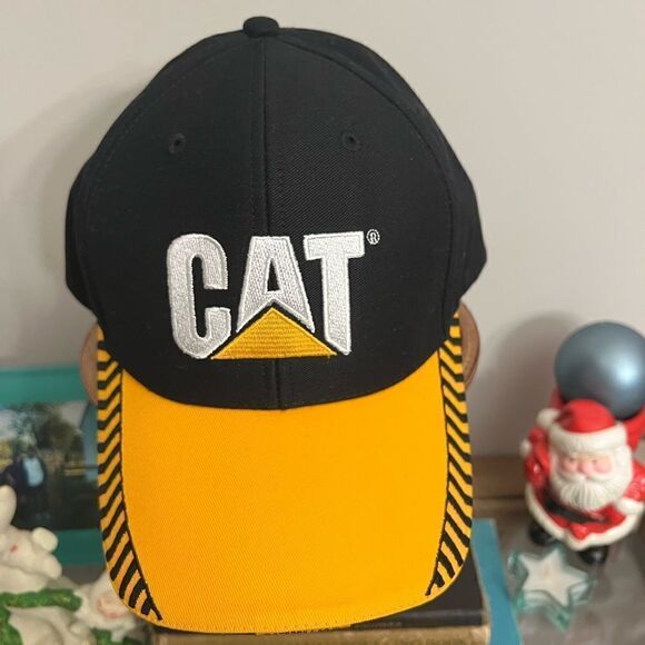 Men’s CAT logo hat w Velcro adjustable hat. - Picture 2 of 6